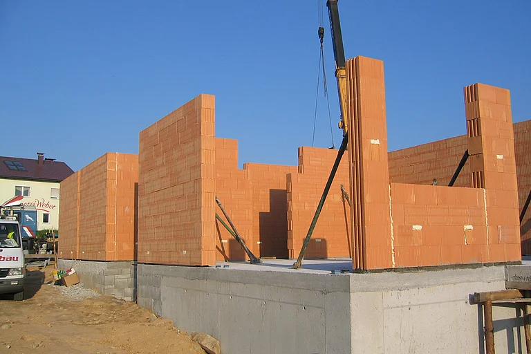 redbloc – Massiv bauen mit vorgefertigten Ziegelwänden